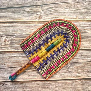 W8291 Éventail en paille tressé à la main, style nordique, avec éléments africains, portable et robuste, pour fête et décoration murale - Product Image 4