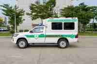 Tout Nouveau Pick-up Ambulance Toyota Hilux Diesel Tout-Terrain Blanc+Rouge Transmission Manuelle Véhicule d'Urgence Équipement Médical EURO