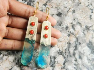 Nouveauté Boucles d'oreilles pendantes en résine faites à la main pour les occasions de mariage et de fête des femmes Boucles d'oreilles tendance personnalisables - Product Image 3