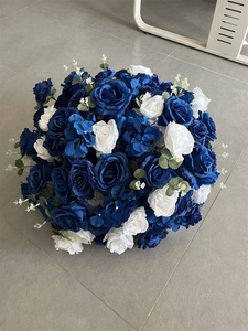 Nouvelle conception, centre de table de mariage <span class=keywords><strong>bleu</strong></span> royal et blanc, fleur artificielle en soie, boule de fleurs de rose <span class=keywords><strong>bleu</strong></span> royal de 60 cm pour la décoration d'événements - Product Image 4