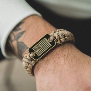 Pulsera <span class=keywords><strong>de</strong></span> Paracord, Pulsera Táctica <span class=keywords><strong>de</strong></span> Supervivencia para Hombre con Bandera <span class=keywords><strong>de</strong></span> EE. UU. en Bronce, 3 Tamaños Ajustables para el Día <span class=keywords><strong>de</strong></span> los Veteranos, Deportes y Actividades al Aire Libre - Product Image 4
