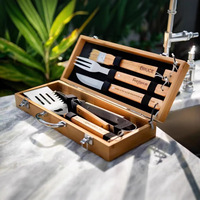 Set peralatan barbeque luar ruangan, lengkap dengan klip sekop garpu baja tahan karat gagang kayu komponen logam