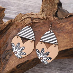 Pendientes de madera Pendientes colgantes de costura de rayas de flores en forma de corazón para mujer Uionen 1188 - Product Image 2
