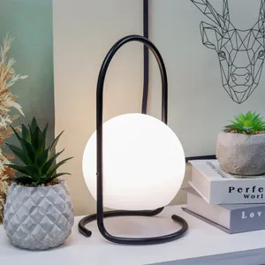 Nordic wiederauf ladbare dimmbare Metallrahmen Kugel Tisch lampe Schlafzimmer tragbare Lampe mit Fernbedienung