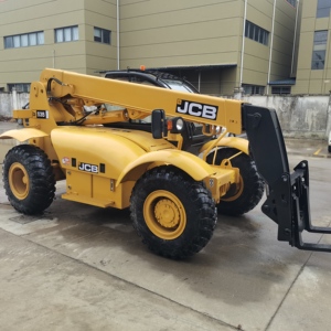รถยกเทเลสโคปิค JCB 535 สีเหลือง ขับเคลื่อนสี่ล้อ พร้อมยางสำหรับใช้งานนอกถนน เครื่องยนต์ เกียร์ ปั๊ม รับน้ำหนักได้ 12000 กก. อุปกรณ์ก่อสร้าง - Product Image 6
