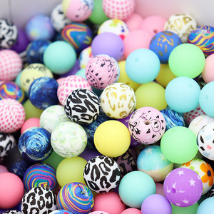 Vente en gros de boules rondes de 15mm de transfert d'eau de couleur, perles focales en silicone pour dentition de bébé, perles de chaîne de sucette - Product Image 1