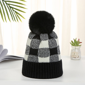 M 0369 dames automne hiver chapeaux Simple plaid tricot chapeau coréen capuche épaisse laine chaude acrylique pom pom bonnet - Product Image 1