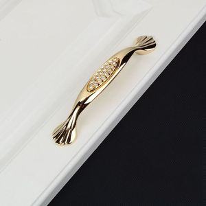 Set di cassetti per armadietto con maniglia per armadio minimalista di lusso leggero europeo con maniglia a foro singolo in cristallo di diamante - Product Image 2