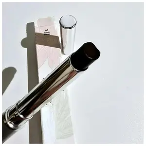 Bálsamo Labial Hidratante de Larga Duración, Vegano, de Marca Privada, de Alta Calidad, Barra de Labios Delgada Color Miel Negra - Product Image 1