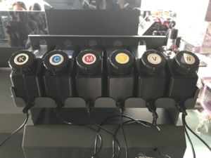 Imprimante UV DTF A1 600 mm pour logos/métal/plastique |   Encre UV à haute adhérence et système 6 couleurs - Product Image 4