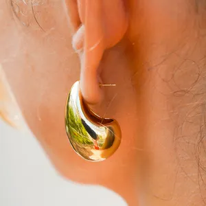 फैशन 18K सोना मढ़वाया Waterdrop Earings महिलाओं 2023 चंकी गहने स्टेनलेस स्टील बयान स्टड कान की बाली