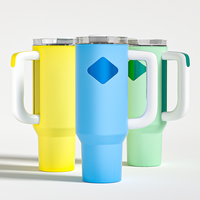 Vente en gros de housse de protection personnalisée pour bouteille d'eau housse de protection en silicone pour gobelet Stanley Quencher Adventure 40oz
