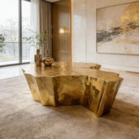 Table basse de style italien de luxe en racine d'arbre, base en acier inoxydable gravée dorée, design irrégulier pour villa, hôtel, salon