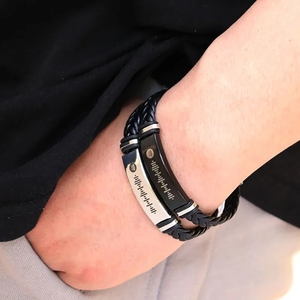 <span class=keywords><strong>Pulsera</strong></span> de Pareja de Profesores de Música de Acero Inoxidable y Cuero Personalizada 2023 con Código <span class=keywords><strong>Spotify</strong></span> y Dije de Canción Favorita para Amantes de la Música - Product Image 2