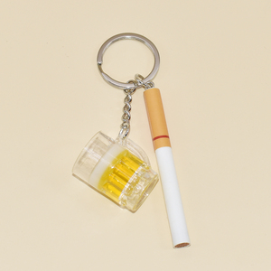 Porte-clés Charme de Sac pour Femme en Forme de <span class=keywords><strong>Tasse</strong></span> de Bière Jaune au Design Mignon avec Cigarette – Prix de Gros - Product Image 1