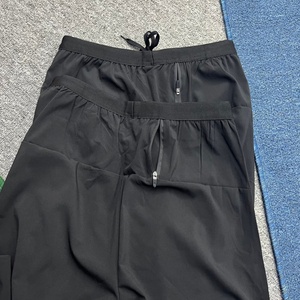 Pantaloni da corsa bicolore da <span class=keywords><strong>uomo</strong></span> di alta qualità con design <span class=keywords><strong>a</strong></span> <span class=keywords><strong>righe</strong></span> sul polpaccio per palestra e allenamento all'aperto. - Product Image 6
