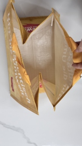 กระเป๋าช้อปปิ้งผ้า PP ทอเคลือบ BOPP ขนาดกลาง แบบสะพายไหล่ ผลิตในเวียดนาม รับผลิตแบบ OEM ODM  สีสันปรับแต่งได้ตามต้องการ - Product Image 6