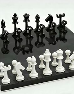 Support de présentation d'échecs en acrylique transparent personnalisé XFL, support de jeu d'échecs moderne transparent pour la maison, le bureau et les clubs de jeux - Product Image 1