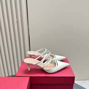 Mules à talons chaton noires à bout pointu et lanières pour femme, idéales pour les soirées - Product Image 2