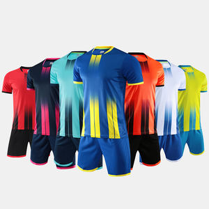 Neues Design Logo Individualisierte Schnelltrocknende Fußball-Teamkleidung Sets Schlichte Uniform Fußball-Trainingsanzüge für Herren - Product Image 1