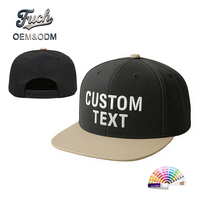 Casquette Snapback Personnalisée Broderie Texte Multi-Panneaux Visière Plate Réglable Bicolore Noir et Marron Style Streetwear