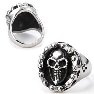 Bague <span class=keywords><strong>Crâne</strong></span> Gothique & Punk Rétro en Acier Inoxydable Hypoallergénique de Haute Qualité pour Hommes - Product Image 4