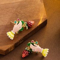 Emaille aardbei hypoallergene oorbel fruit sieraden voor haar ingelegde strass emaille handgeplukte aardbei studs oorbel