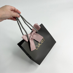 Sacs cadeaux personnalisés imprimés avec logo doré et nœud en ruban gros-grain - Sacs shopping de luxe pour cosmétiques - Product Image 3