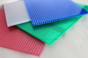 Lámina de <span class=keywords><strong>Policarbonato</strong></span> Hueca Transparente de 4mm, 6mm, 8mm de Grosor, Multicapa, Moderna, para Techos, Cocheras e Invernaderos - Product Image 3