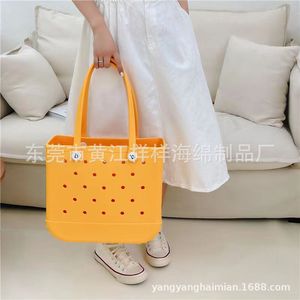 Bolsa de Transporte para Mascotas, Tipo Tote, Perforada, Horizontal, Tamaño Pequeño, Transpirable, de Moda, Marca Everything EVA - Product Image 4