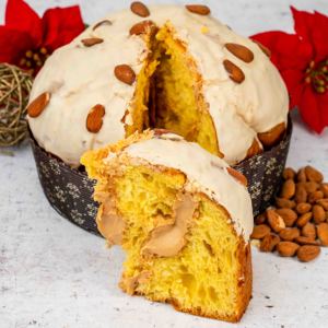Panettone Artigianale con Ripieno di Mandorle 1,1 Kg Set Regalo Natalizio per Riunioni di Famiglia e Feste - Product Image 1