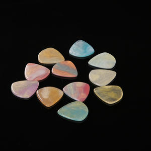 Púas de guitarra de resina de colores, venta al por mayor directa de fábrica, varios colores brillantes opcionales, agarre cómodo para guitarristas - Product Image 2