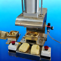 Mini machine automatique de marquage de savon en barre avec moule de gaufrage de logo personnalisé pour savon de lessive et de toilette à petite échelle