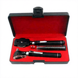 Otoscope vétérinaire avec lumière LED et multiples spéculums pour la pratique vétérinaire, examen des oreilles des animaux - Product Image 1