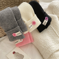 Chaussettes de sport design en gros Chaussettes de sport personnalisées à quantité minimale de commande bas en coton de couleur unie avec bouton Étiquette en tissu Chaussettes pour femmes
