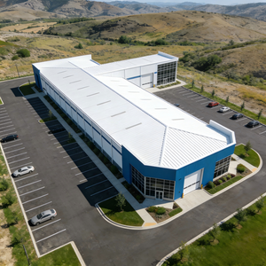 Atelier <span class=keywords><strong>de</strong></span> réparation automobile en structure métallique |   Acier galvanisé à chaud haute résistance |   Positions <span class=keywords><strong>de</strong></span> levage |   Ventilation d'évacuation des gaz |   ISO - Product Image 3