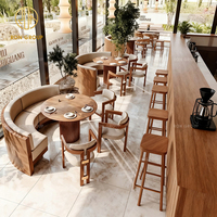 Silla de tela ecológica para restaurante y cafetería comercial Ron Group con estructura de madera, asientos curvos tipo booth y mesa redonda de madera.