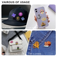 Fabricante de insignias de China, venta al por mayor de artesanías metálicas, broches de esmalte suave personalizados de dibujos animados, pines de solapa de esmalte duro