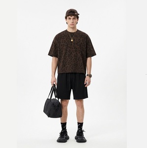 T-shirt Homme Oversize à Imprimé Léopard Manches Courtes Col Rond en Jersey Tricoté Respirant Coupe Ample Décontractée - Product Image 1