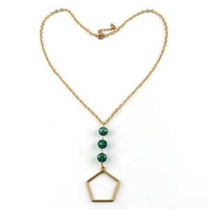 Collier tendance pour femme avec chaîne en or, perles de verre, style punk, pendentif en forme de feuille de courge, de lèvre, de fleur, collier de paix - Product Image 3