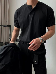 T-shirt Estiva Monocolore con Bottoni, Nuovo Stile, Top Base Layer, <span class=keywords><strong>Abbigliamento</strong></span> Maschile alla Moda e di <span class=keywords><strong>Tendenza</strong></span> - Product Image 1