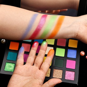Palette Ombretti 30 Colori ad Alta Pigmentazione e Lunga Durata, Etichetta Privata, Formato Quadrato - Product Image 1