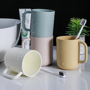 Gobelet à brosse à dents en plastique épais 301-400 ml avec poignée pour usage domestique et en dortoir, design uni - Product Image 2