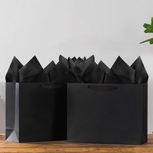 Sac à poignée en carton noir ivoire haut de gamme, recyclable, personnalisable avec logo par sérigraphie pour l'emballage de vêtements, de cosmétiques et de produits d'achat - Product Image 4