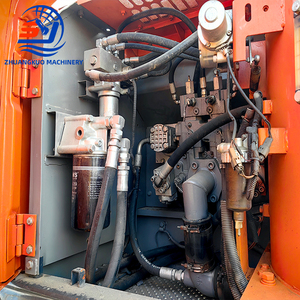 Excavatrice d'occasion Hitachi ZX160 de 16 tonnes avec brise-roche hydraulique et chenilles larges pour les applications de démolition et de travaux lourds - Product Image 4
