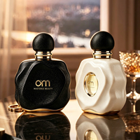 Flacon de parfum en verre mat de luxe, forme vague irrégulière, avec logo personnalisé, bouchon noir, conteneur de parfum vide pour emballage cosmétique