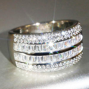 Anello in Oro Bianco con Diamante Taglio Baguette Colore G Naturale Stile Classico da Donna per Fidanzamento - Product Image 6