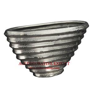 Maceta Colgante de Metal de Alta Calidad, Decorativa para Sala de Estar, Fabricada en Latón con Acabado Antiguo - Product Image 5