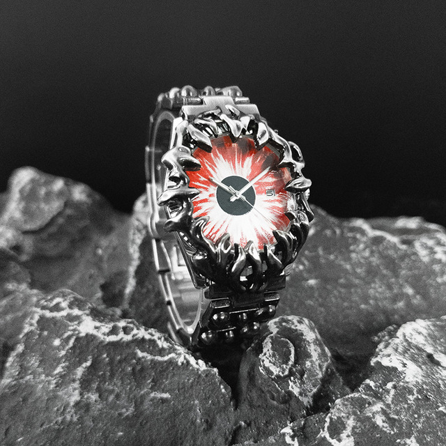 Customized Dark and Stylish Circular Quartz Watch with Menacing Claws Custom logo Watch Gothic Style