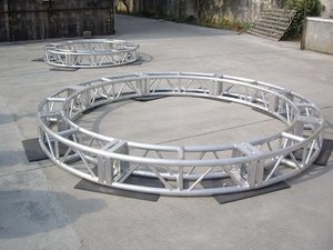 ระบบโครงหลังคาอะลูมิเนียมอัลลอยด์ โครงหลังคาอะลูมิเนียมพร้อมสลักเกลียวสำหรับติดตั้งไฟเวที โครงทรัสสำหรับคอนเสิร์ต เวทีคอนเสิร์ตเคลื่อนที่ - Product Image 2